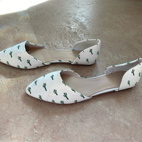 Forever 21 Women's Cactus Cream Green Pointed Toe Canvas Dorsay Flats Size 10 - Picture 3 of 7